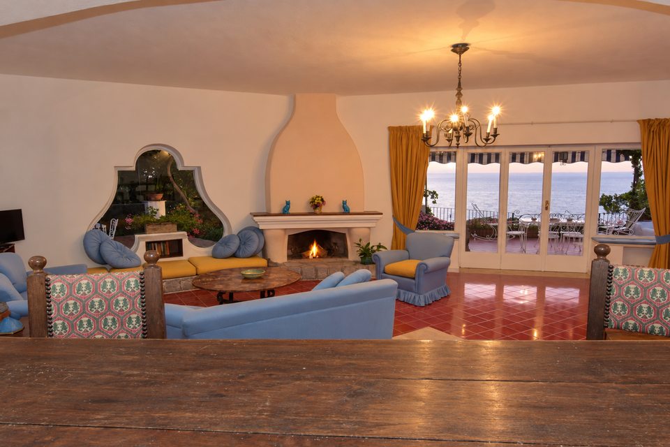 Salotto aperto verso la terrazza